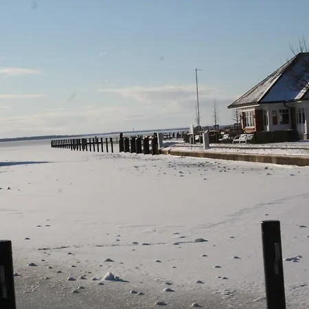 An Den Boddenwiesen Iii * Wustrow (Fischland)